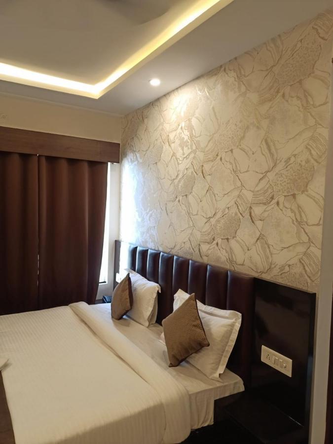 Neelkanth Hotel Ayodhya Exterior photo