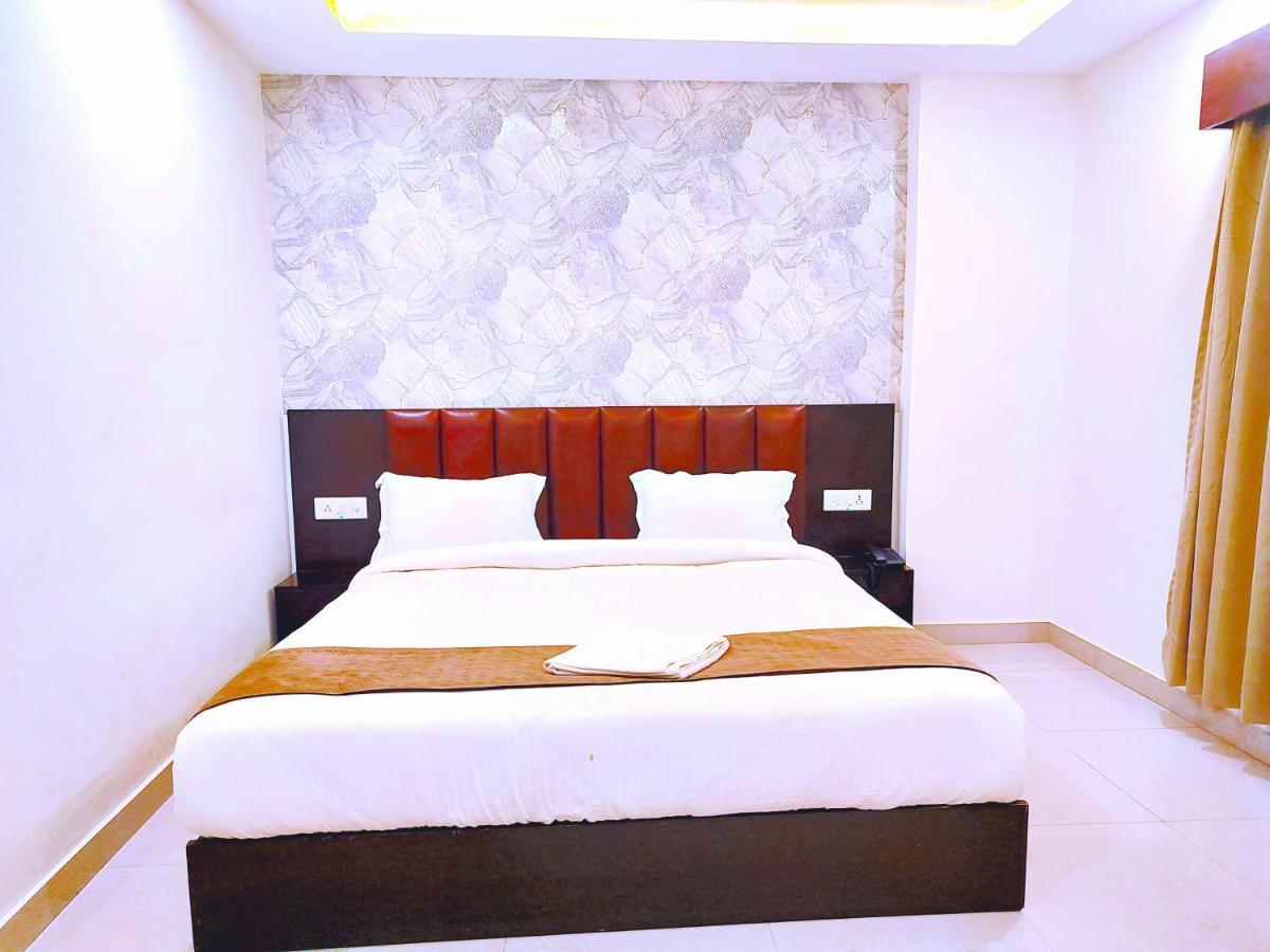 Neelkanth Hotel Ayodhya Exterior photo