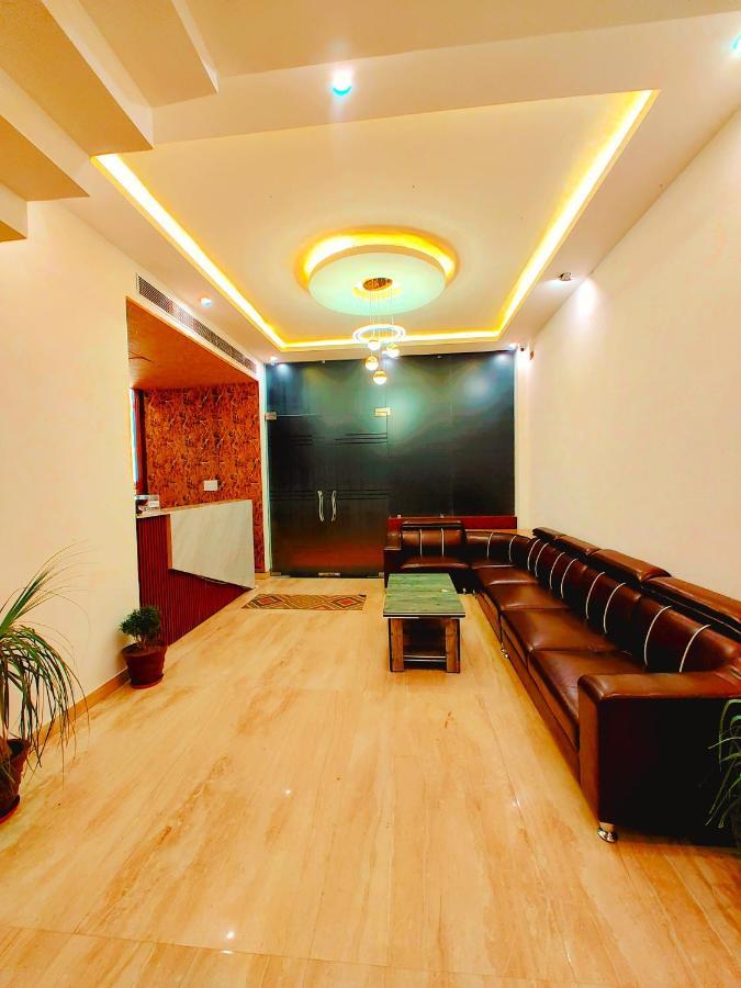 Neelkanth Hotel Ayodhya Exterior photo
