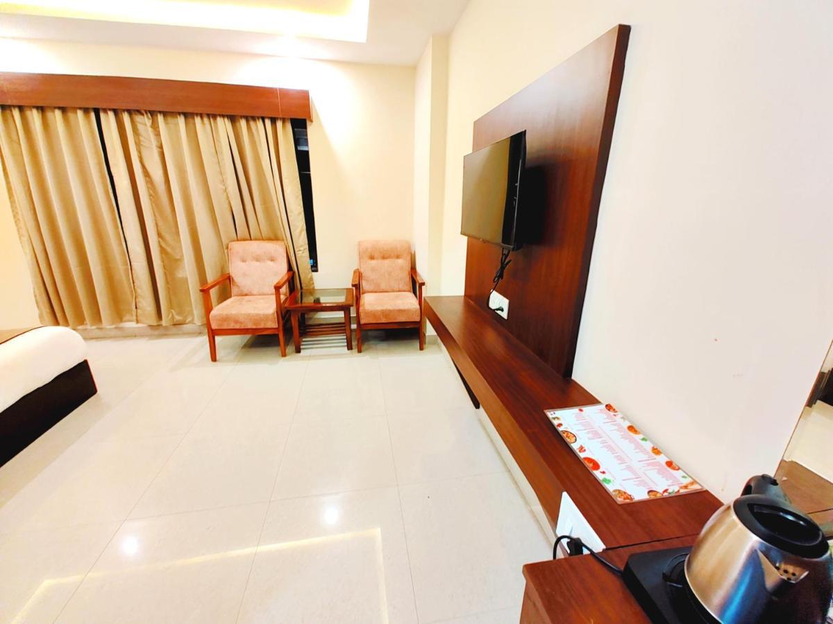 Neelkanth Hotel Ayodhya Exterior photo
