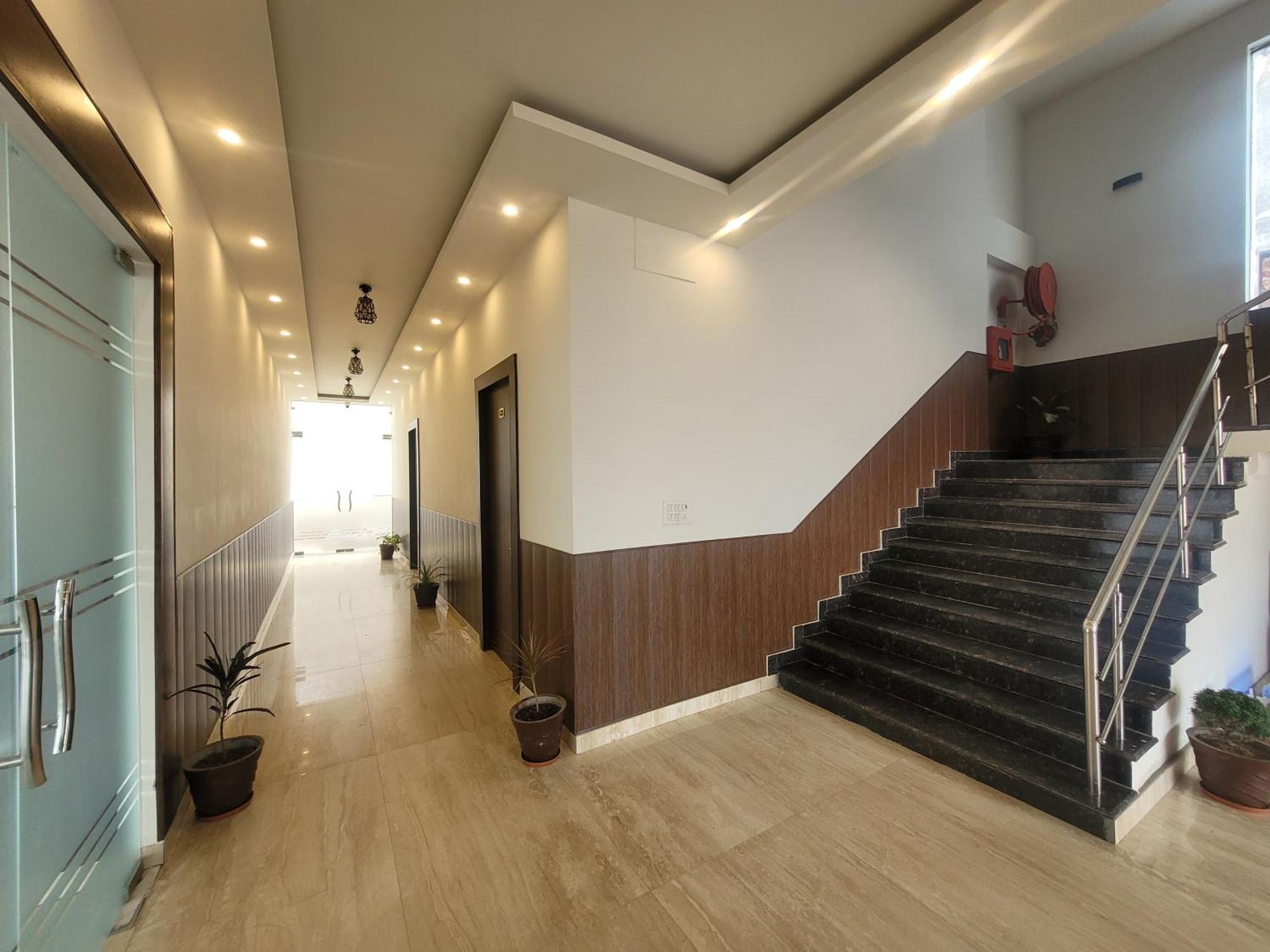 Neelkanth Hotel Ayodhya Exterior photo
