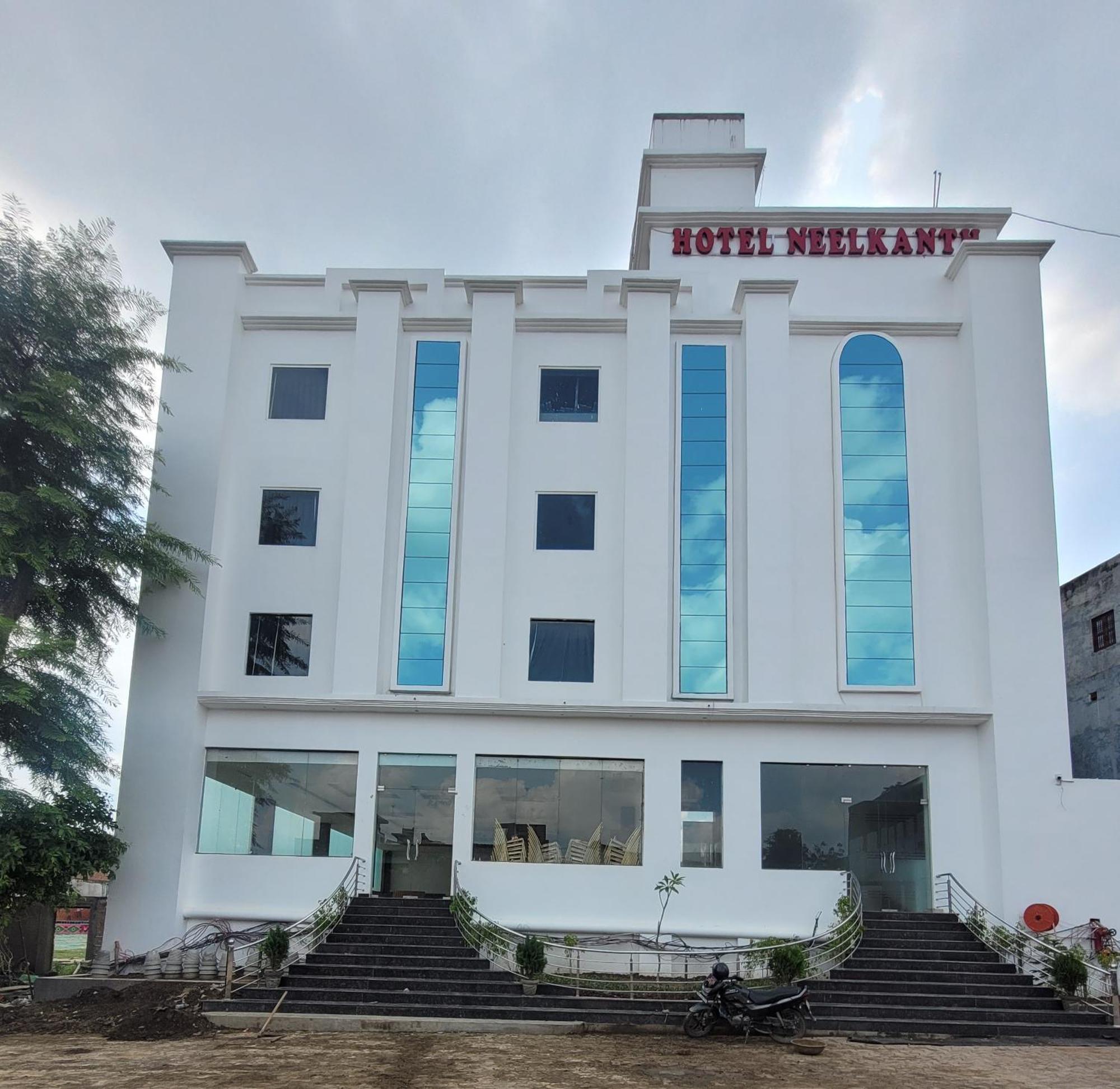 Neelkanth Hotel Ayodhya Exterior photo