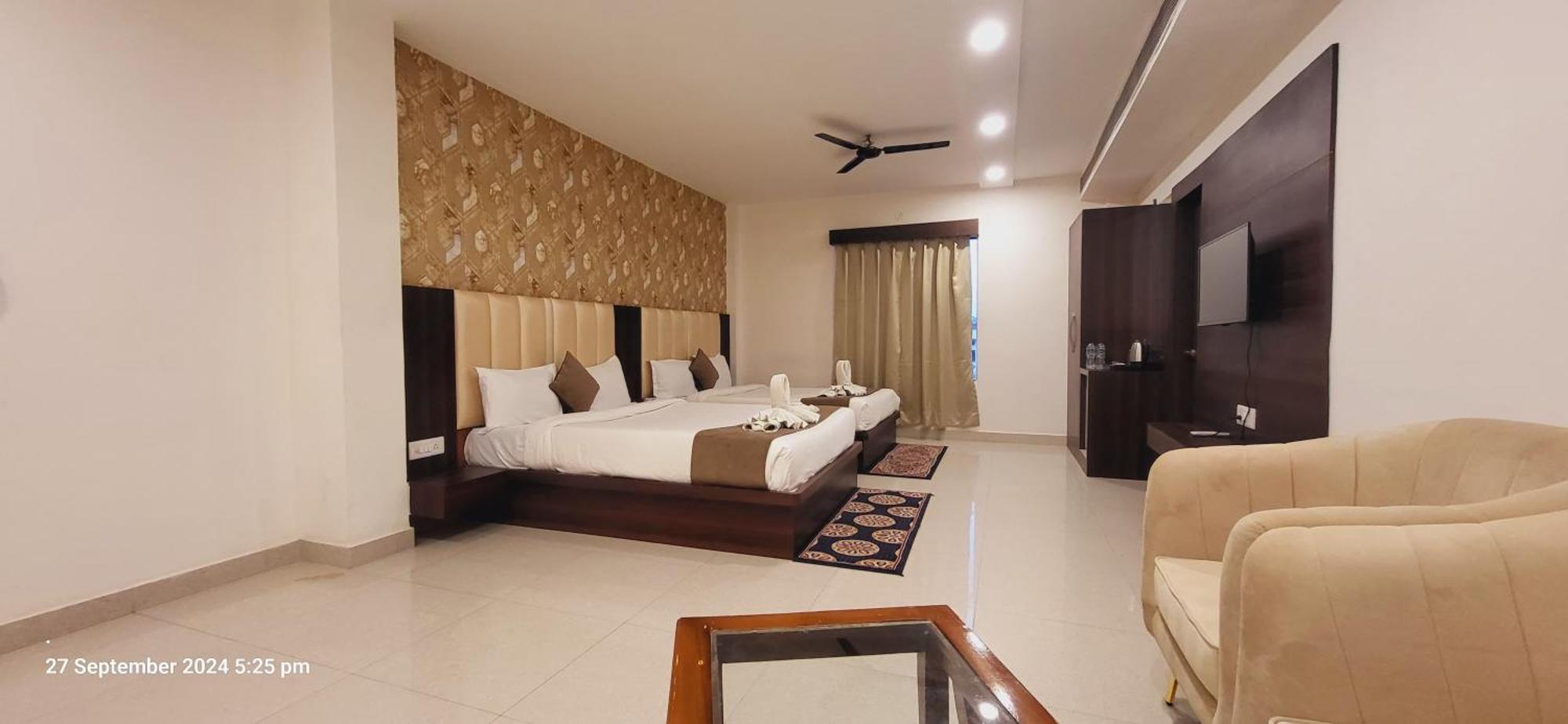 Neelkanth Hotel Ayodhya Exterior photo