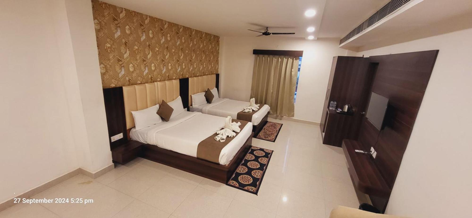 Neelkanth Hotel Ayodhya Exterior photo